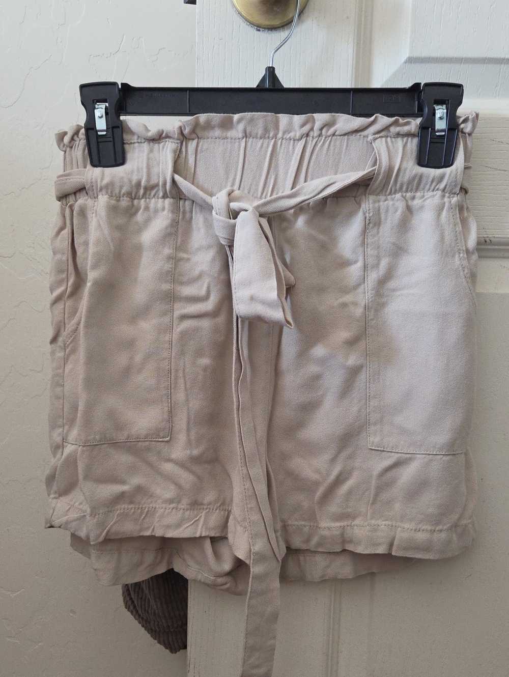 Ciso High-Waist Tie-Front Casual Shorts in Light Beige